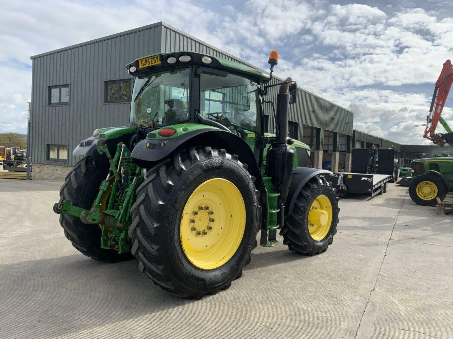 TRACTOR JOHN DEERE 6215 R - VASTech Machinery