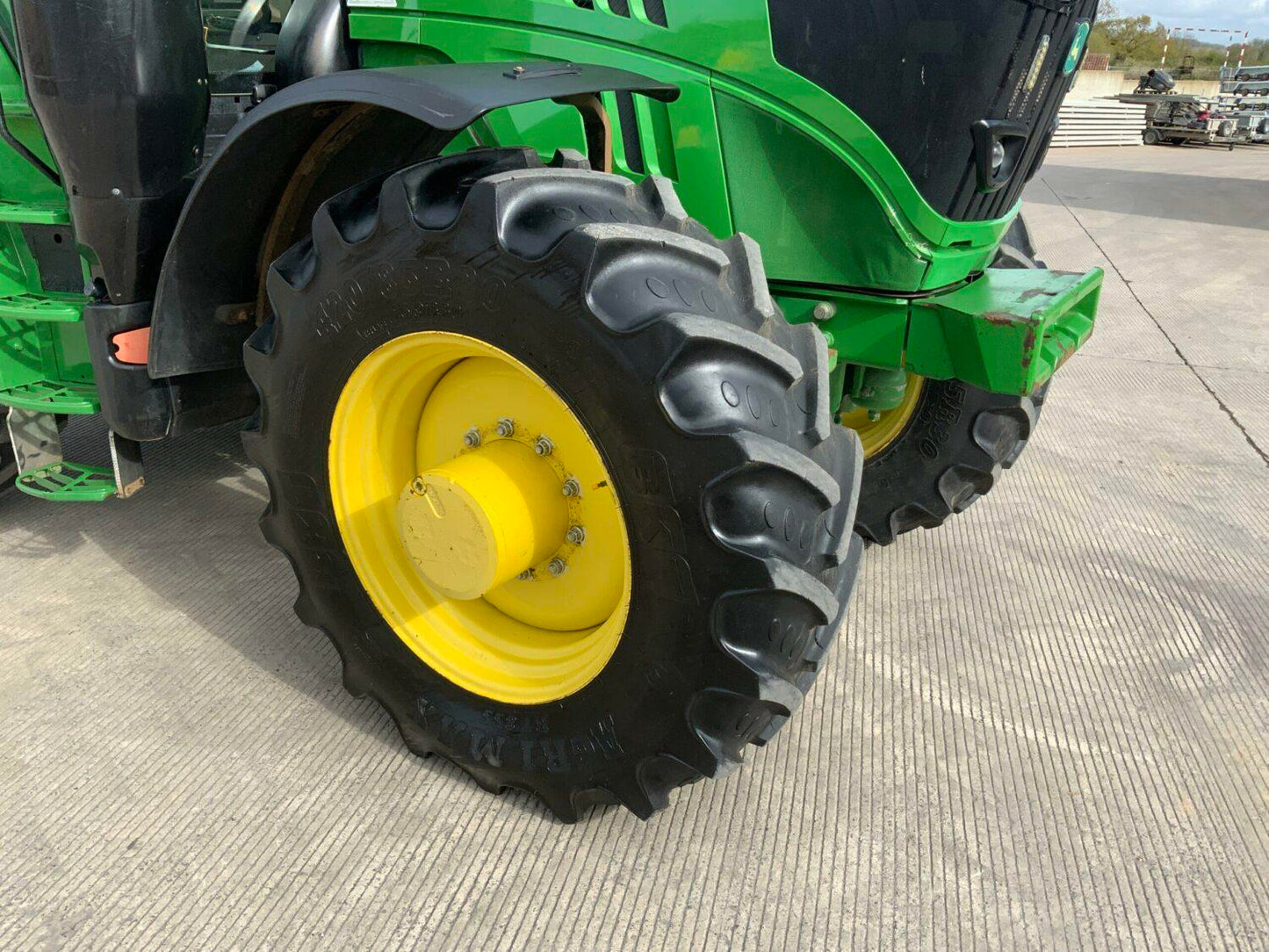 TRACTOR JOHN DEERE 6215 R - VASTech Machinery