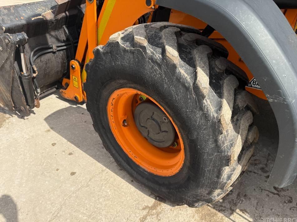 Buldoexcavator - JCB 3 CX Compact Plus