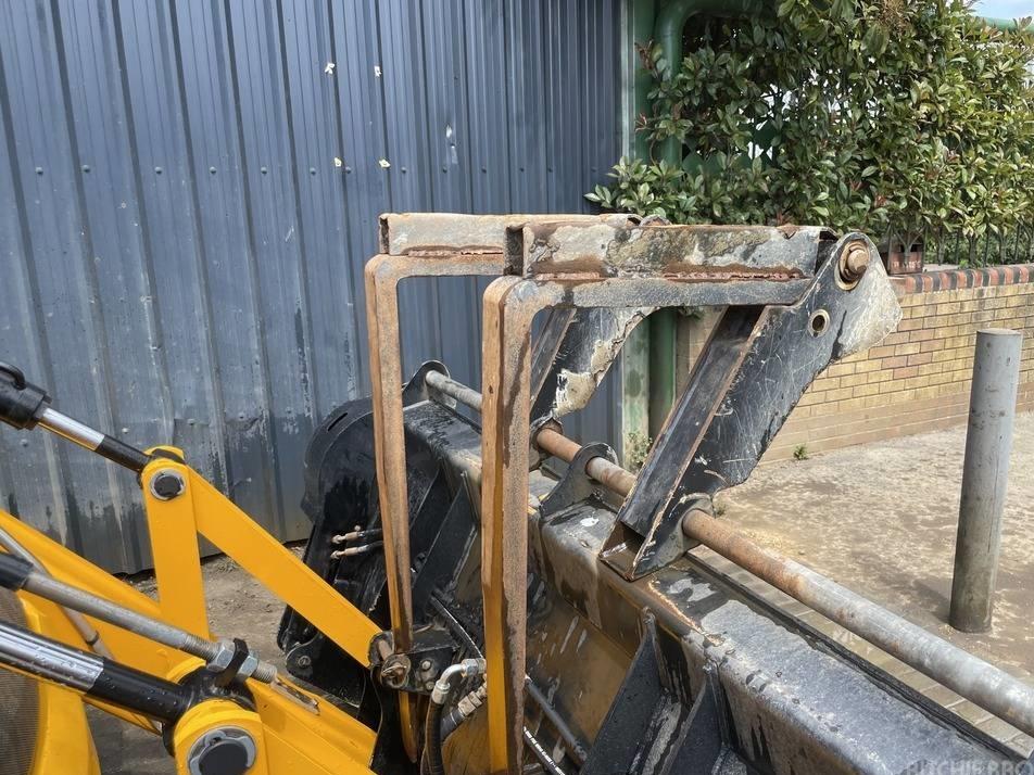 Buldoexcavator - JCB 3 CX Sitemaster Plus 81 kW Engine