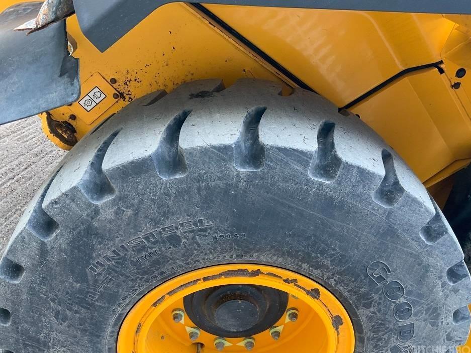 Incarcator frontal - JCB 437 HT