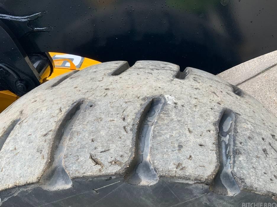 Incarcator frontal - JCB 437 HT