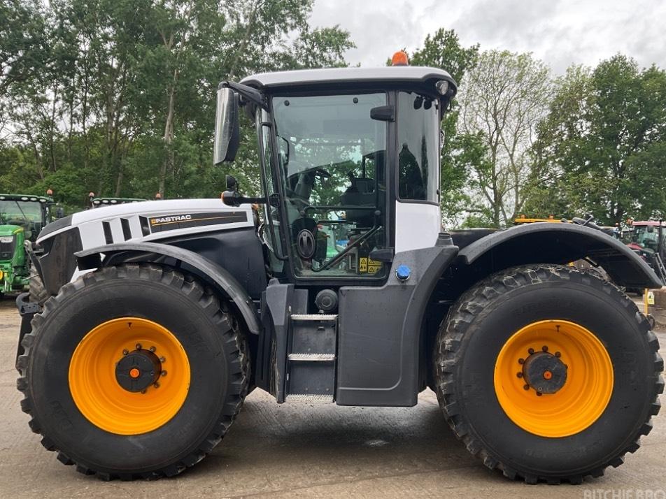 Tractor - JCB Fastrac 4220