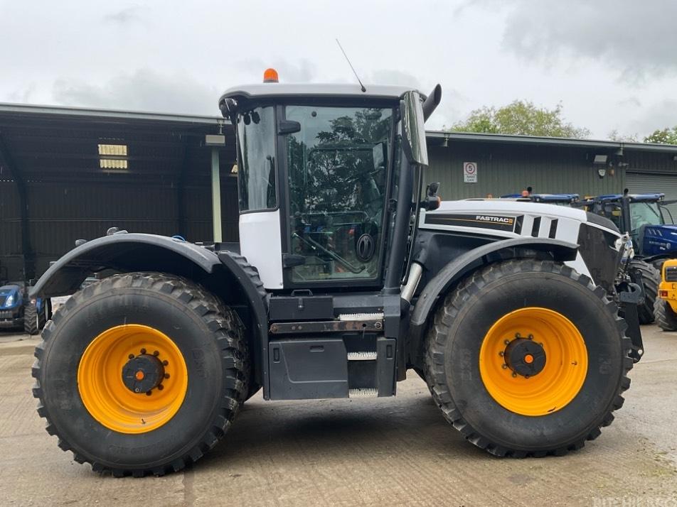 Tractor - JCB Fastrac 4220