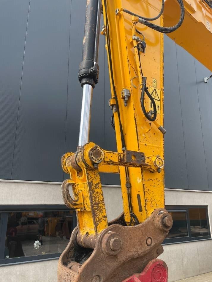 Excavator pe senile - JCB JS300LC  --  JS 300 LC