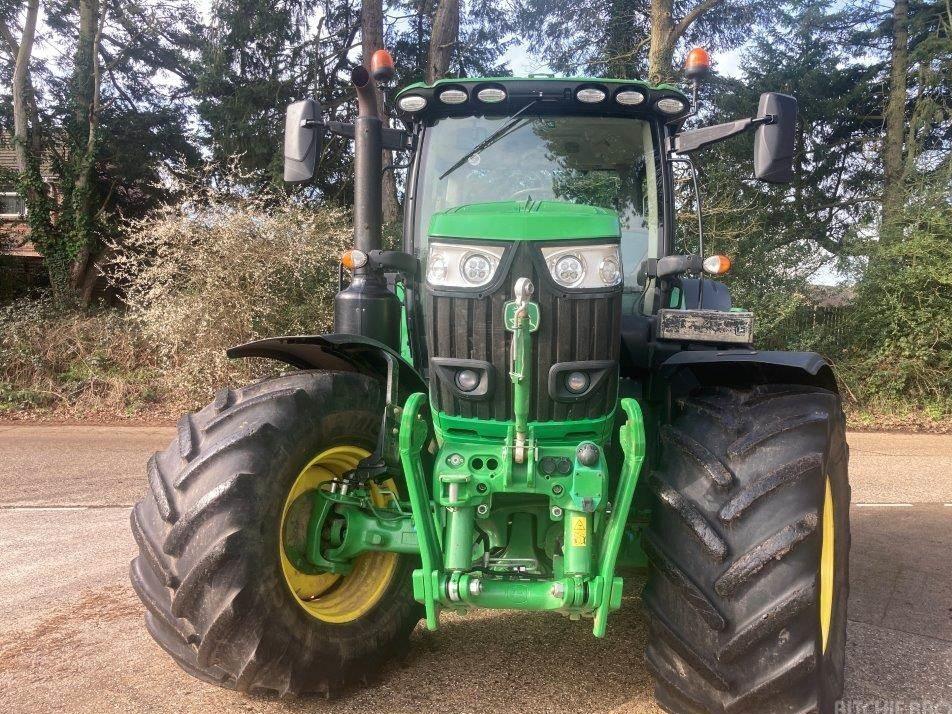 Tractor - John Deere 6215R