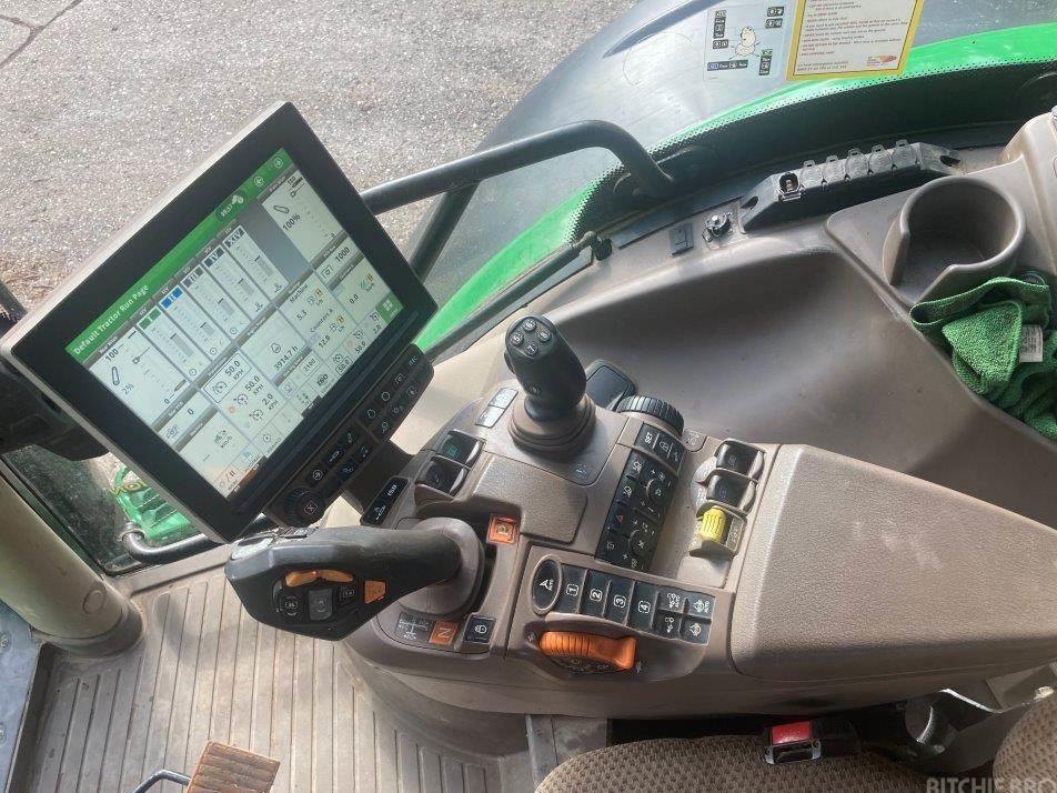 Tractor - John Deere 6215R