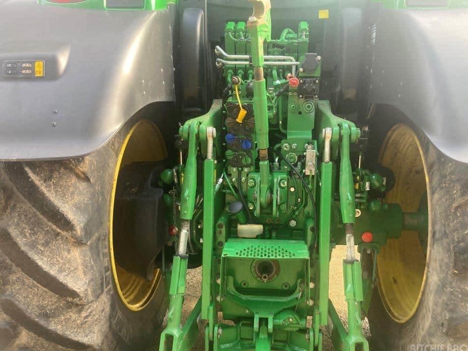 Tractor - John Deere 6215R