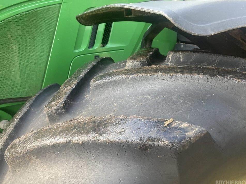 Tractor - John Deere 6215R