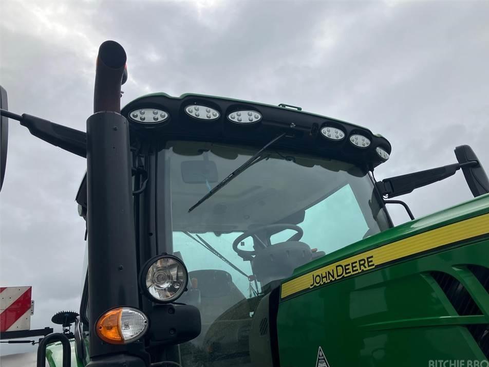 Tractor - John Deere 6215R