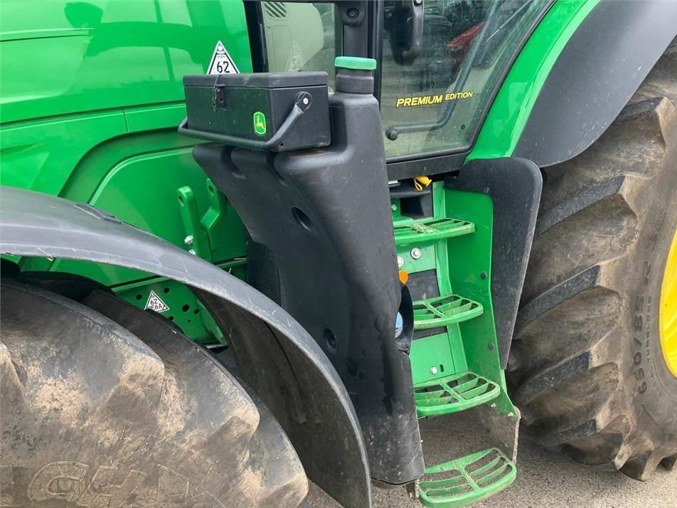 Tractor - John Deere 6215R