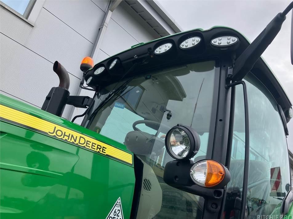 Tractor - John Deere 6215R