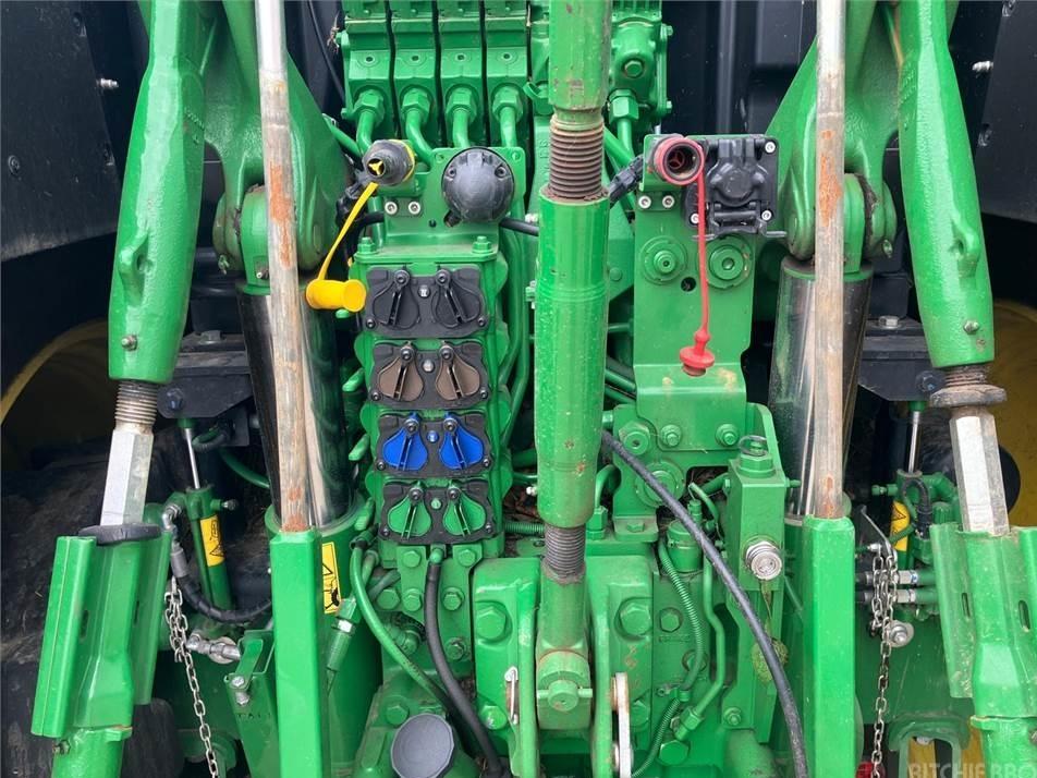 Tractor - John Deere 6215R