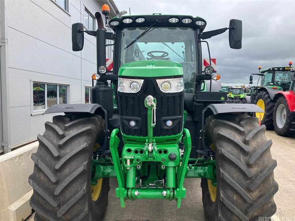 Tractor - John Deere 6215R