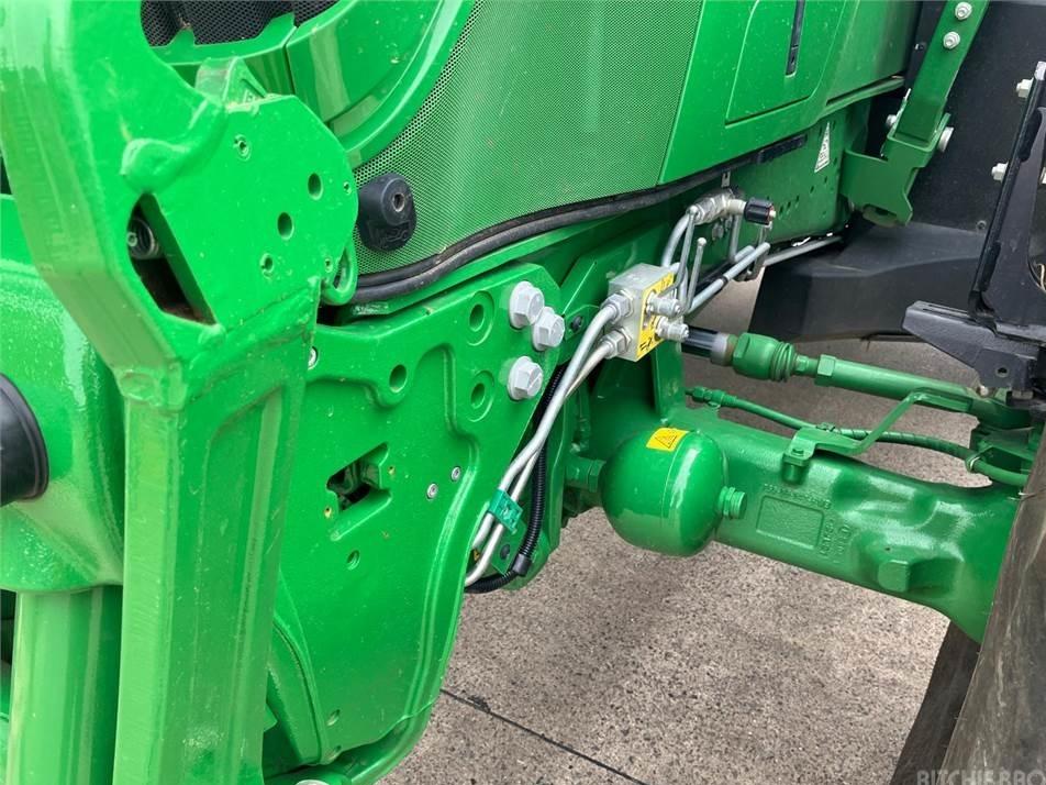 Tractor - John Deere 6215R