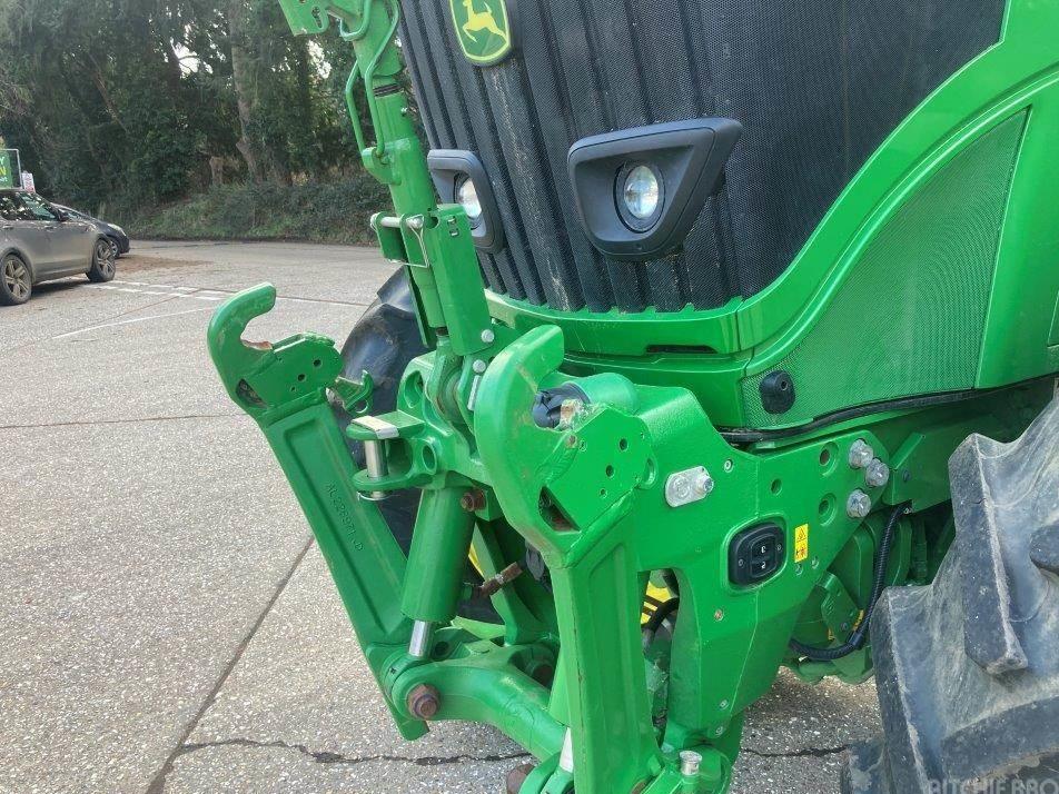 Tractor - John Deere 6R 215