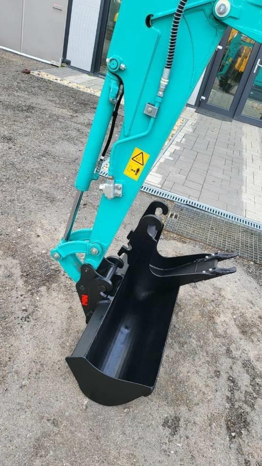 Miniexcavator - Kobelco SK 17 SR-3     2tonnes 2 buckets  04 hours new