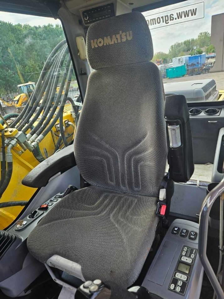 Excavator pe roti - Komatsu PW 160-7