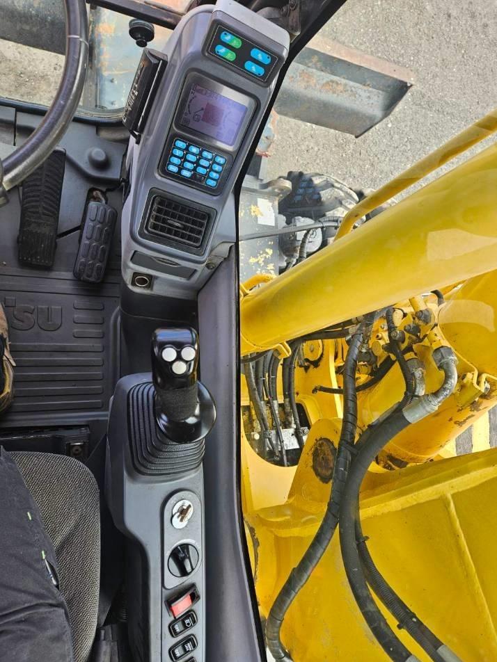Excavator pe roti - Komatsu PW 160-7