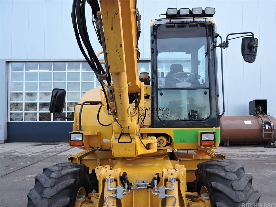 Excavator pe roti - Komatsu PW98