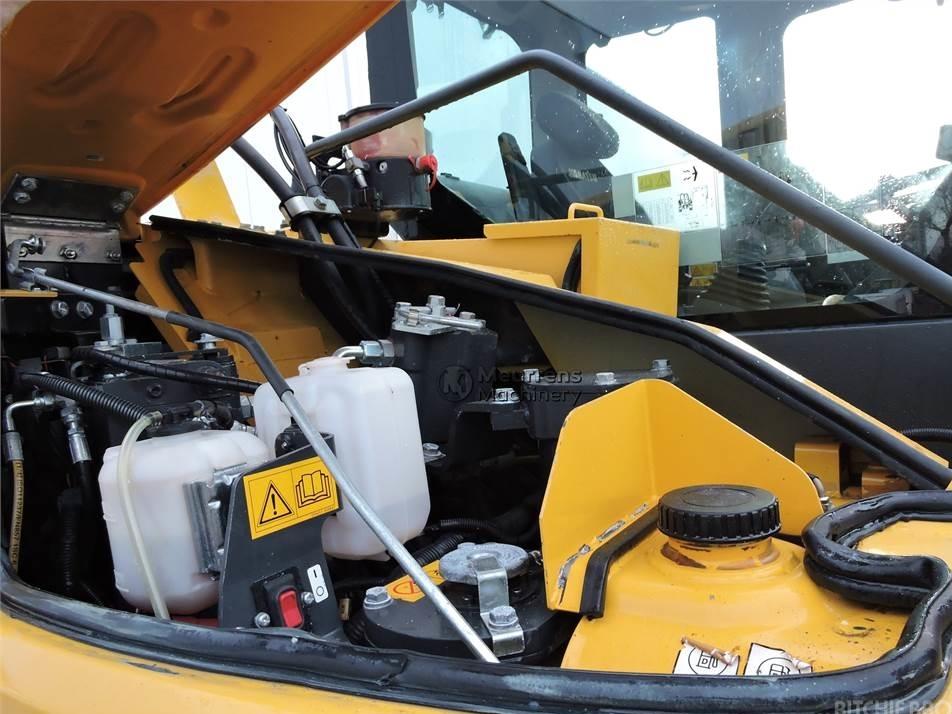 Excavator pe roti - Komatsu PW98