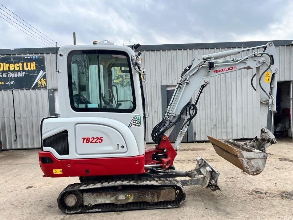 Miniexcavator - Takeuchi TB 225