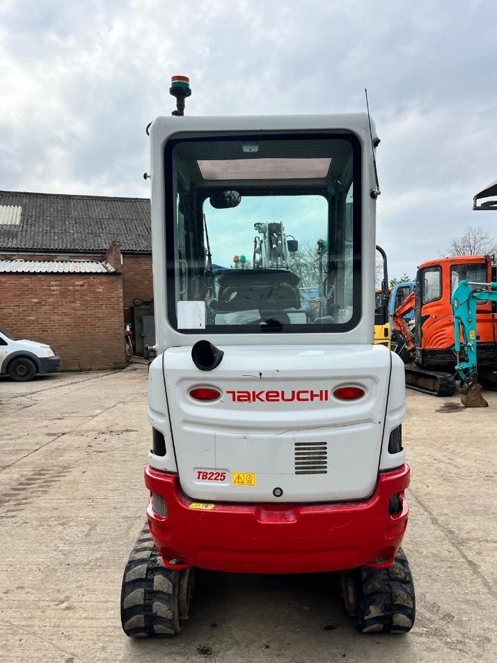 Miniexcavator - Takeuchi TB 225