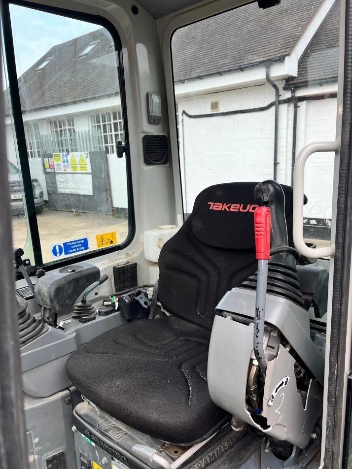 Miniexcavator - Takeuchi TB 225