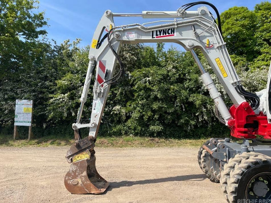 Excavator pe roti - Takeuchi TB 295 W