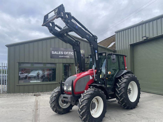 Tractor - Valtra A 83