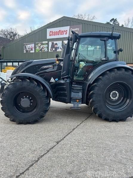 Tractor - Valtra T 235 D
