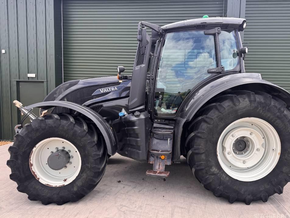Tractor - Valtra T 235 Direct
